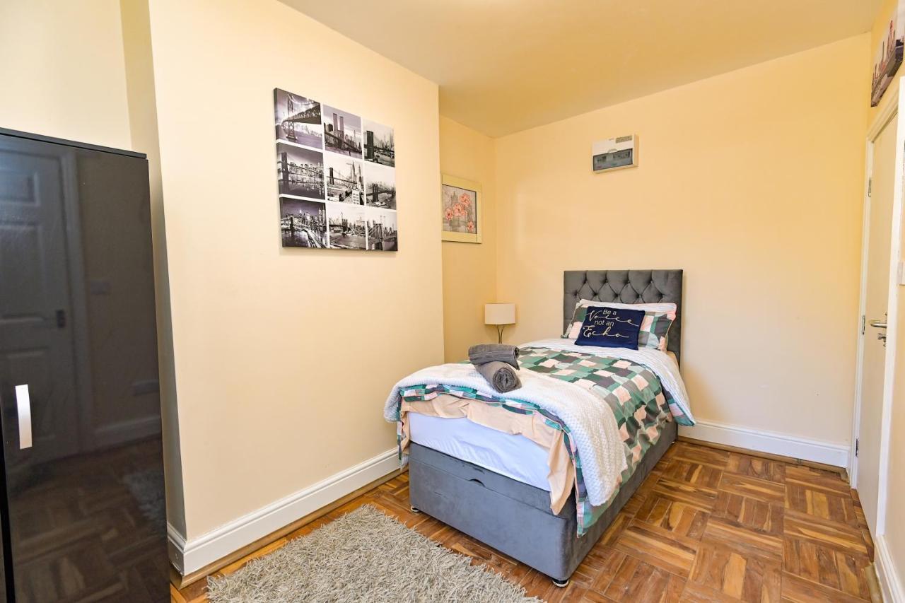 The Elm Wood Apartments 허더즈필드 외부 사진